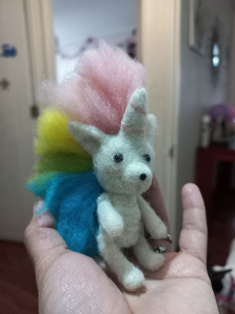 Bello unicornio... no tenia mini botones ..pero cosí sus partes y quedó perfect!