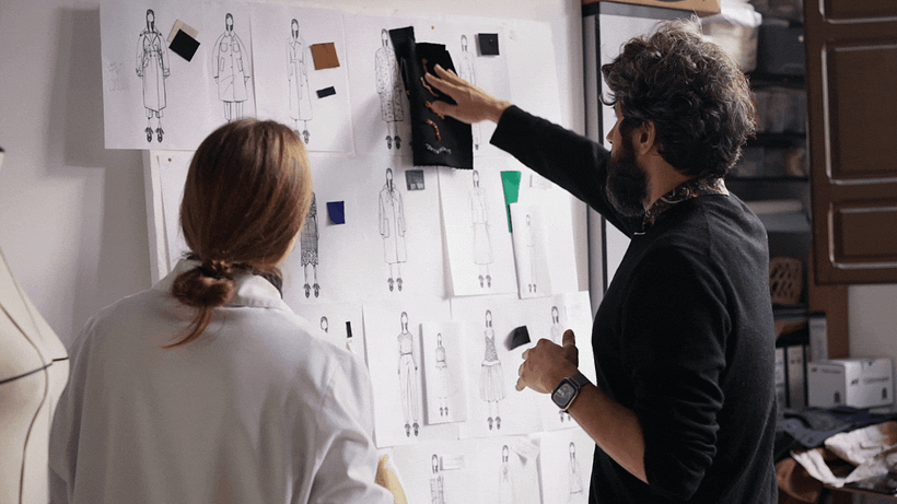 El trabajo y asistencia creativa de diversas artesanas, elevan la confección de cada prenda. 