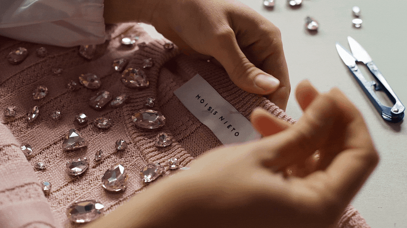 Del boceto hasta la Madrid Fashion Week, este es el viaje de Moisés Nieto.