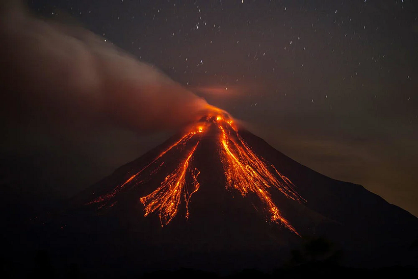 Volcán fotografiado por el mexicano Sergio Tapiro.