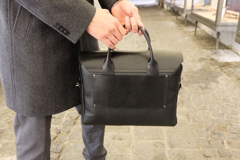 Handstitched classic messenger bag  1