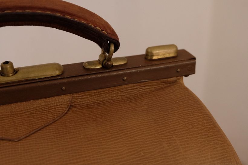 A new body for a 100-year old frame of this doctors bag 3