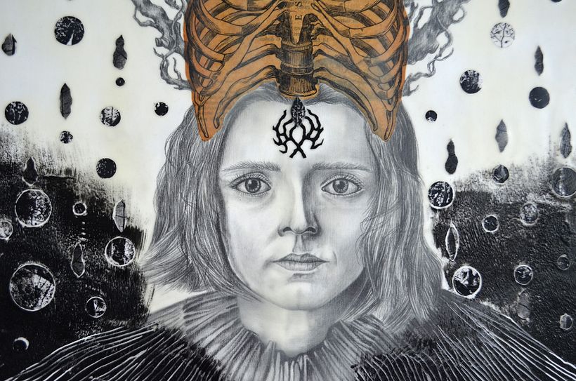 Collage Encáustico, técnica mixta sobre bastidor de madera. Titulada: Mujer cuervo 6