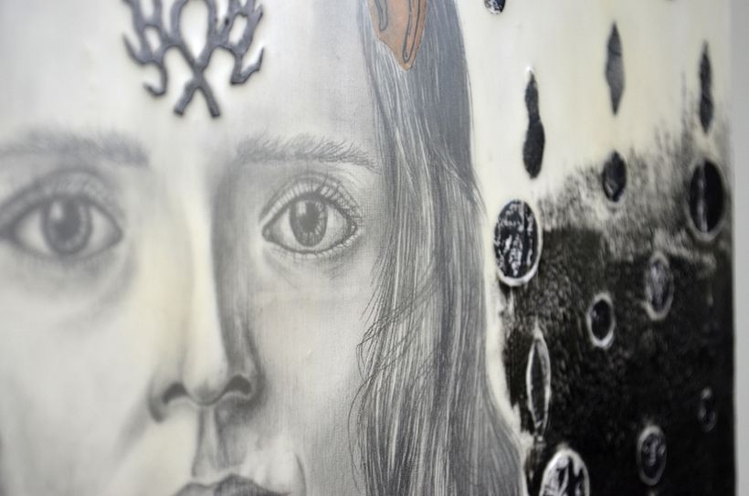 Collage Encáustico, técnica mixta sobre bastidor de madera. Titulada: Mujer cuervo 9
