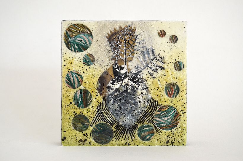 Collage Encáustico, técnica mixta sobre bastidor de madera. Titulada: Embuste del nimbo 2