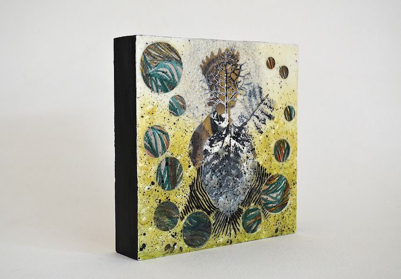 Collage Encáustico, técnica mixta sobre bastidor de madera. Titulada: Embuste del nimbo 3