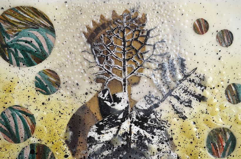 Collage Encáustico, técnica mixta sobre bastidor de madera. Titulada: Embuste del nimbo 7