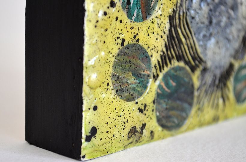 Collage Encáustico, técnica mixta sobre bastidor de madera. Titulada: Embuste del nimbo 9