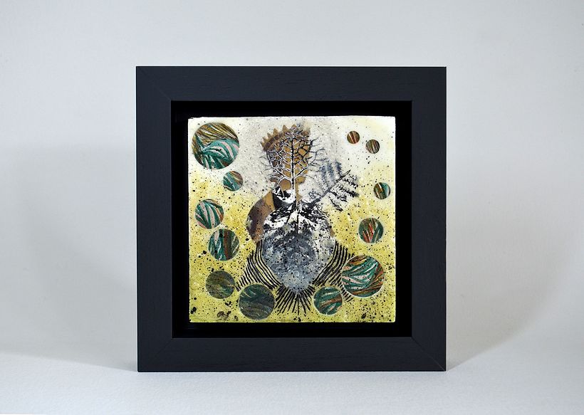 Collage Encáustico, técnica mixta sobre bastidor de madera. Titulada: Embuste del nimbo 10