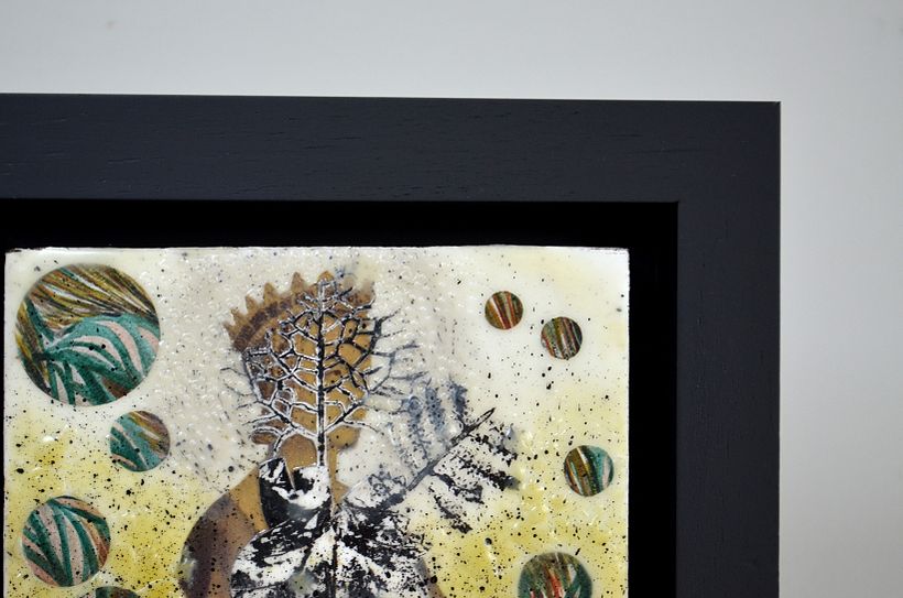 Collage Encáustico, técnica mixta sobre bastidor de madera. Titulada: Embuste del nimbo 11