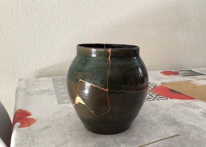 Initiation à l’art du kintsugi : réparez vos poteries avec de l’or 1