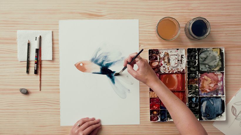Tenere la pagina bagnata consente alla pittura di fluire naturalmente.
