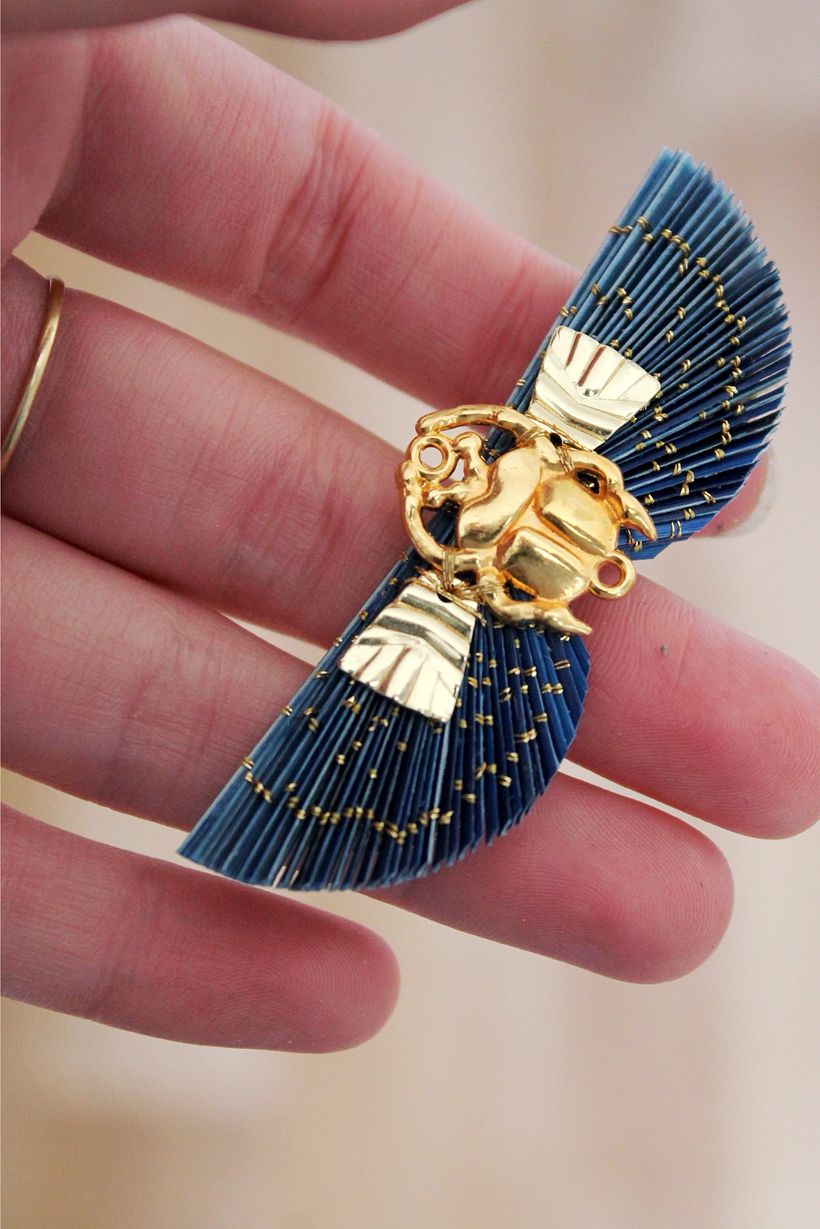 Collier modèle scarabée ailé / collection EGYPTE