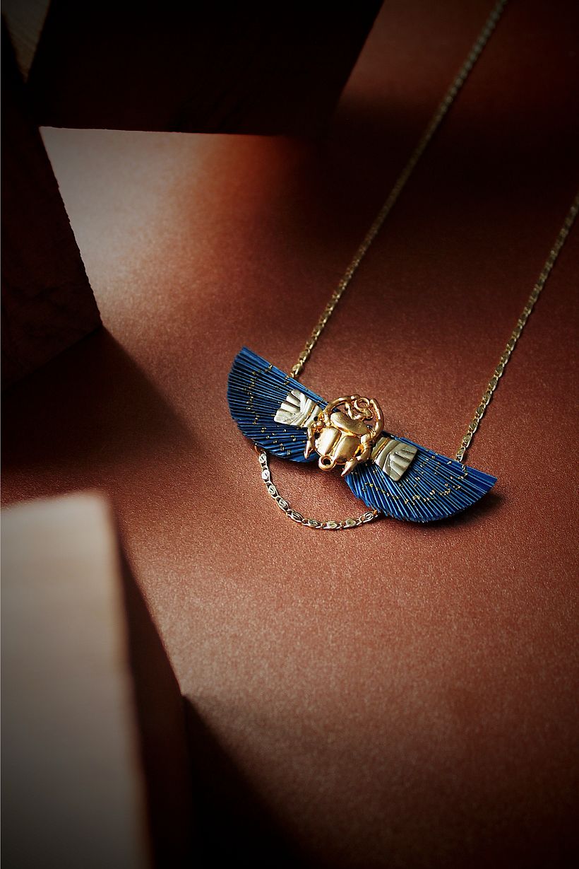 Collier modèle scarabée ailé / collection EGYPTE