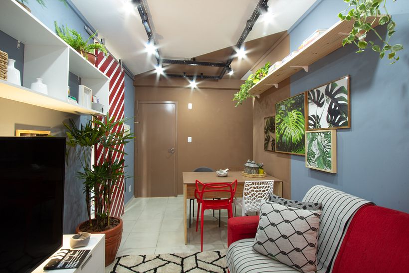 Sala de estar e jantar. Um palco para o shows do trio que mora nela. São Paulo/SP 2