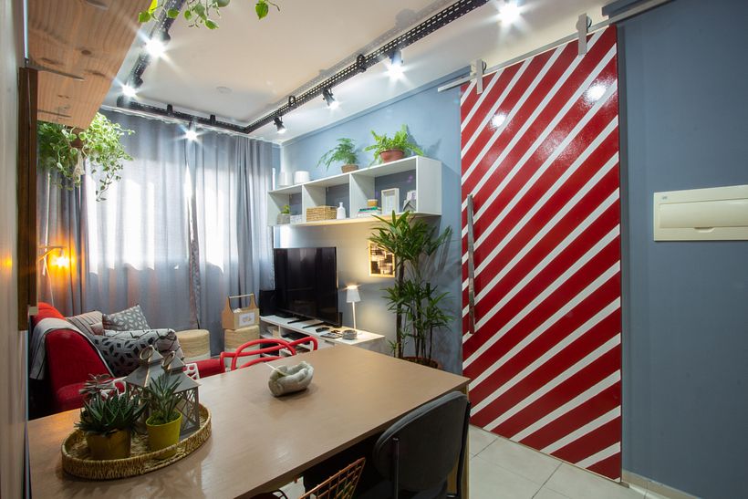 Sala de estar e jantar. Um palco para o shows do trio que mora nela. São Paulo/SP 9