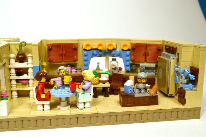 LEGO Golden Girls House 1