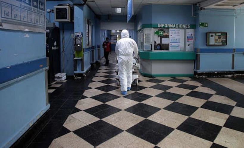 Ilustración basada en una fotografía de una sala de espera del hospital Sótero del Río, Santiago de Chile