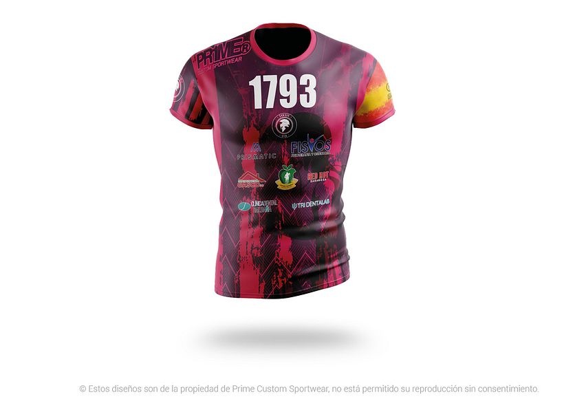 SERGIO OCR Diseño de equipaciones OCR, compuesta por camiseta técnica ajustable y mallas cortas.