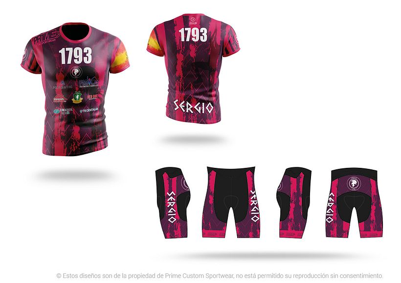 SERGIO OCR Diseño de equipaciones OCR, compuesta por camiseta técnica ajustable y mallas cortas.