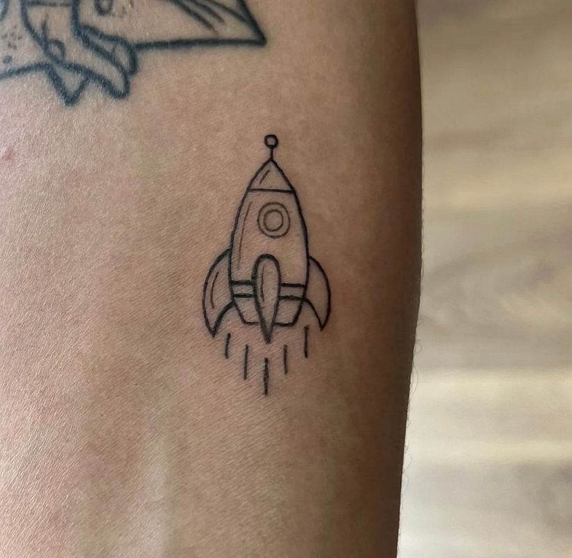 Mi proyecto del curso: Tatuaje fine line: la sutileza de la línea 10