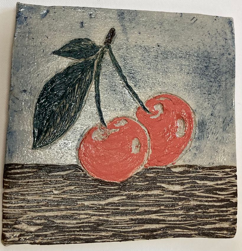 Blauer Hintergrund Hinterhrund: Oxid, Kirschen und Tisch: Engobe