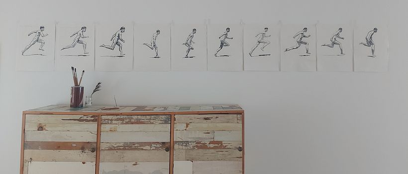 Houtskool om te oefenen met beweging in een tekening. Getekend van foto's..