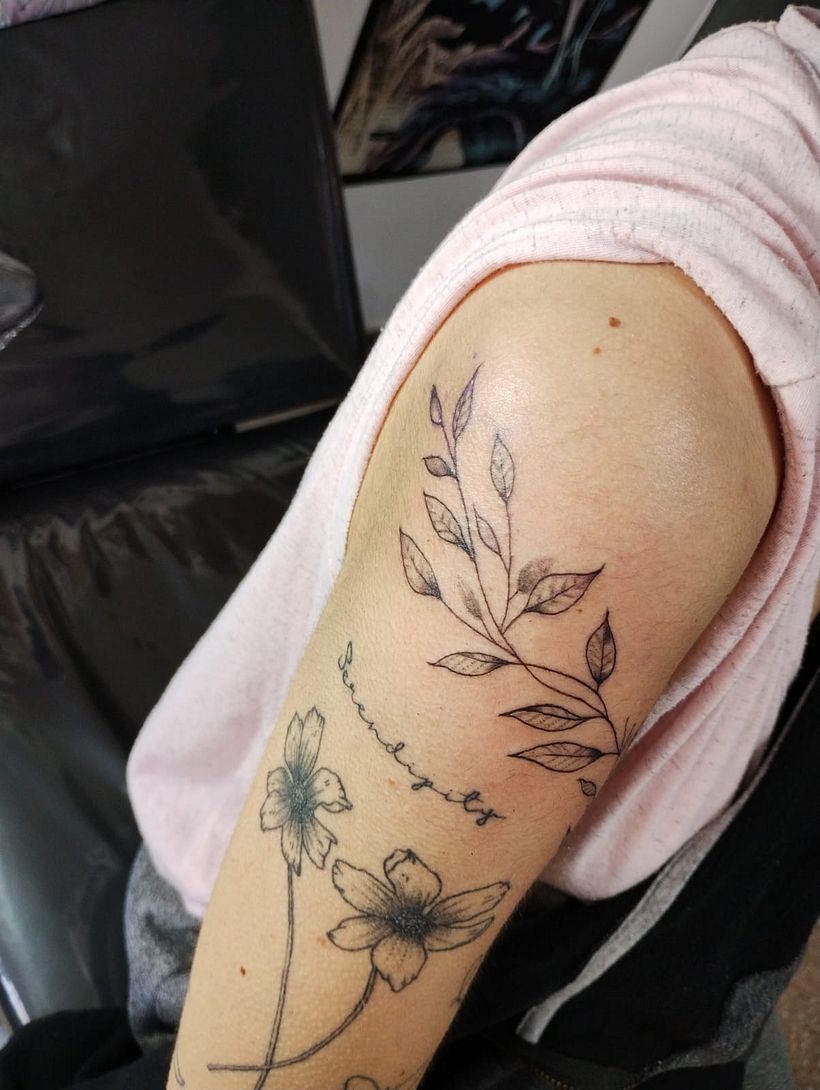 Mi proyecto del curso: Tatuaje fine line: la sutileza de la línea 2