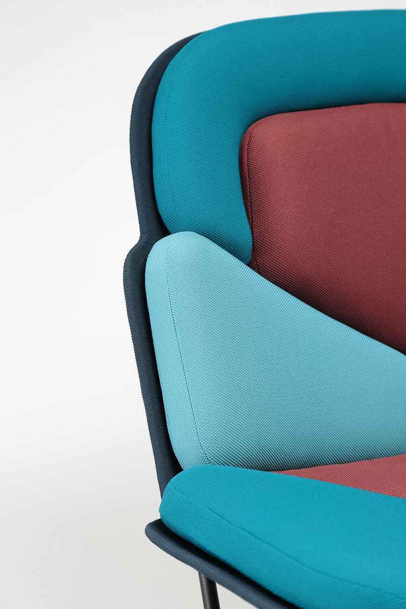 Detail of the border of the shell, it follows the cushion pattern