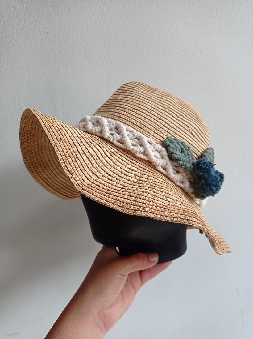 En esta ocasión utilice un sombrero que tenía guardado para darle una segunda vida, me gustó como quedó 😃🫐