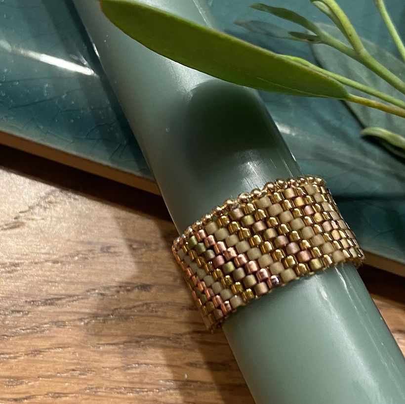 Mein Abschlussprojekt für den Kurs: Perlenschmuckdesign: Webe elegante Muster 3
