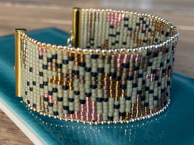 Mein Abschlussprojekt für den Kurs: Perlenschmuckdesign: Webe elegante Muster 4