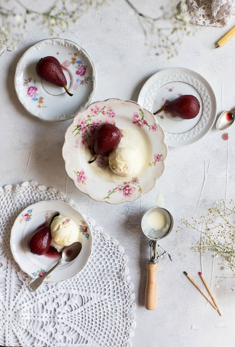 Pêras ao Vinho com Sorvete de Baunilha