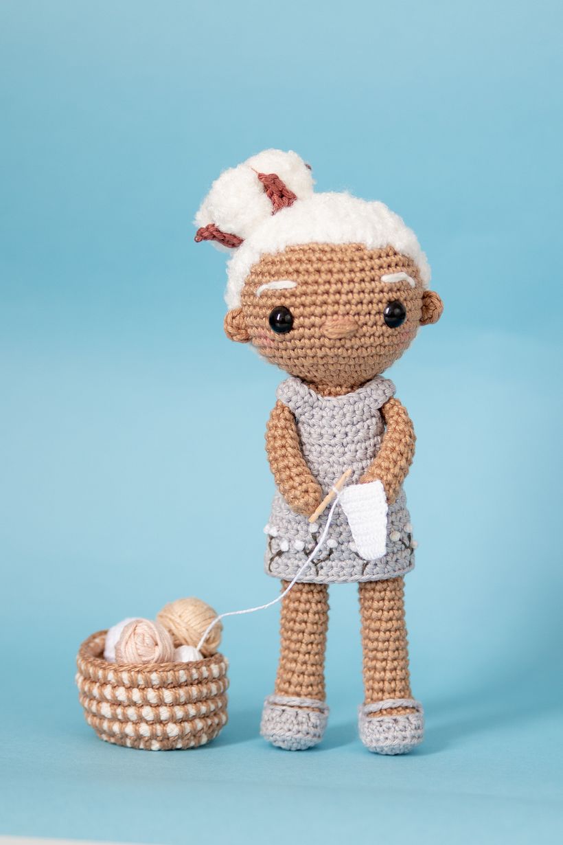 Dona Renascença - Boneca crocheteira 2