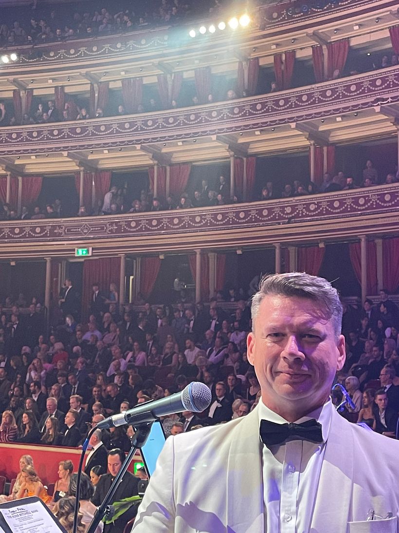 Just waiting for a few people to take their seats and then the competition can really get started!