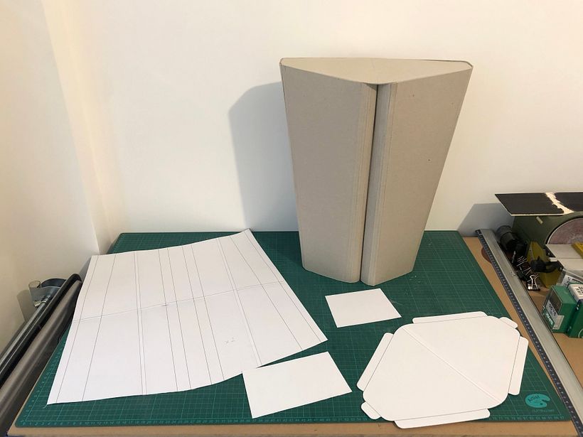 La première maquette en carton réalisée lors de la conception du tabouret.