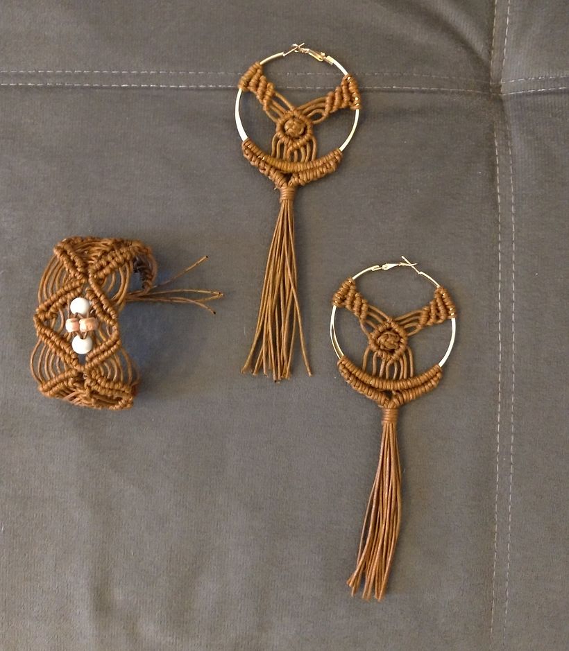 Brincos e pulseira propostos