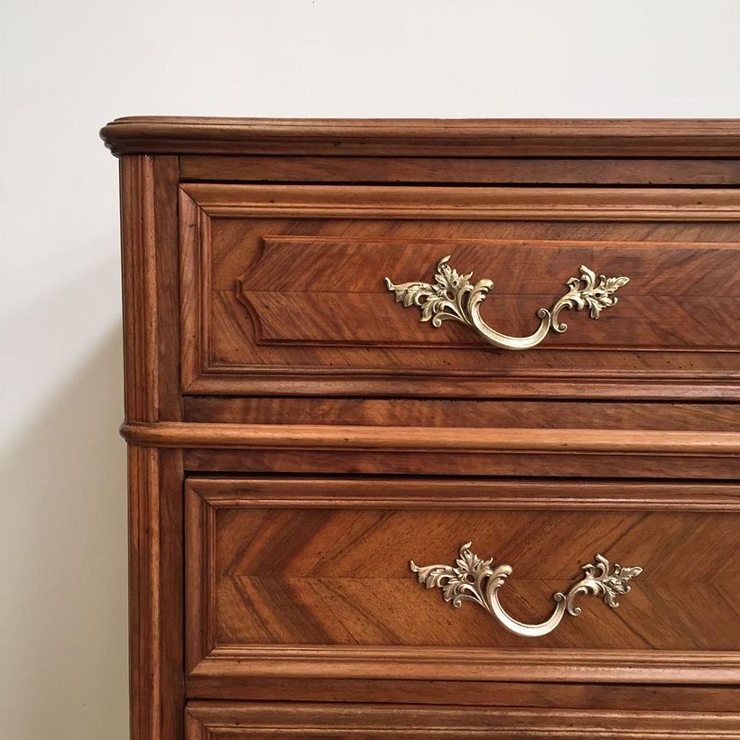 Detalle de la cómoda lavada