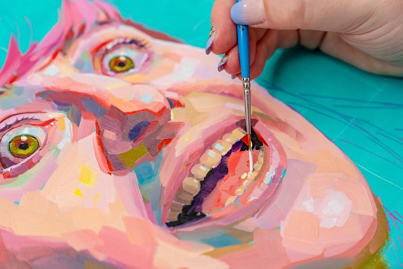 Details with small brushes/Detalles con pinceles pequeños