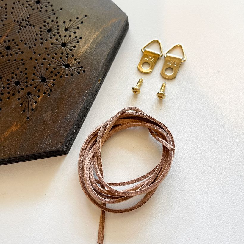 Handing accessories. 