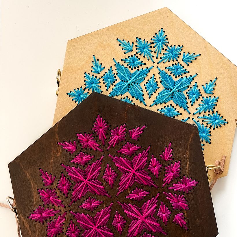 This kit was available in two wood finishes and thread color-ways.