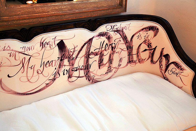 Qui Regna Amore. Pintura em sofá. Decoração de casamento. 2010