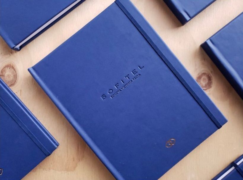 Cuadernos Sofitel. Repujado en tapa y estampado en HotStamping dorado