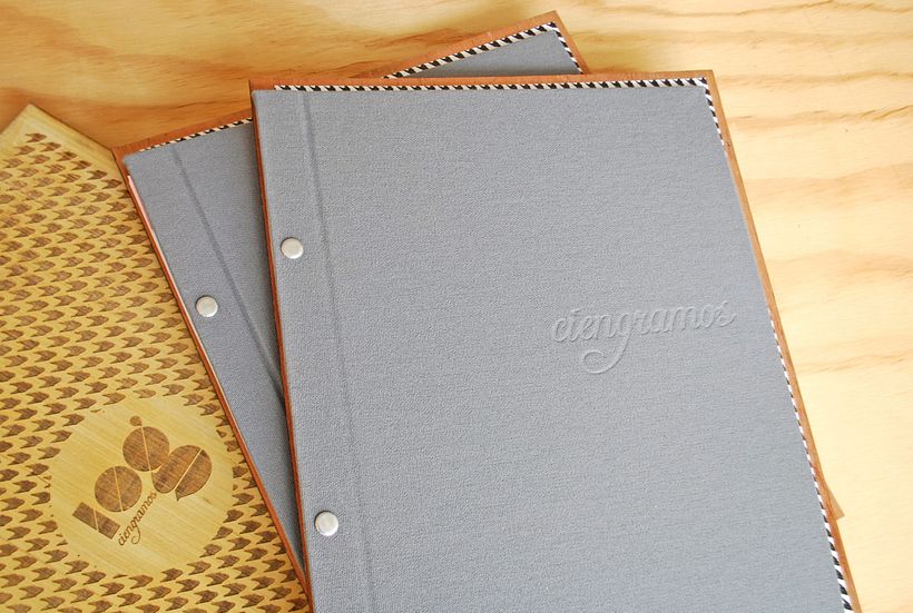 Tapas en tela de algodón con logo repujado