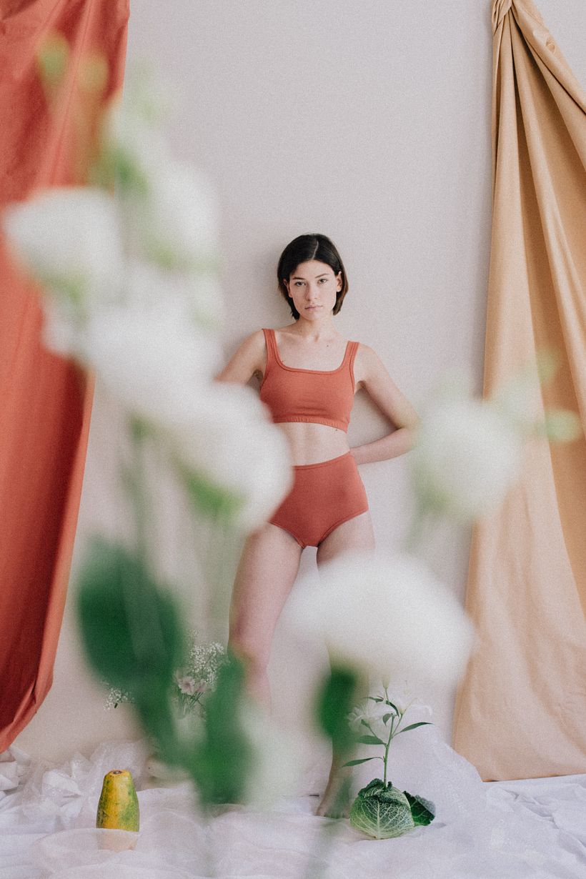 En este set probamos el efecto de texturas entre la modelo y la cámara.
