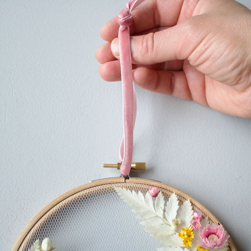 Make your own dried flower embroidery art