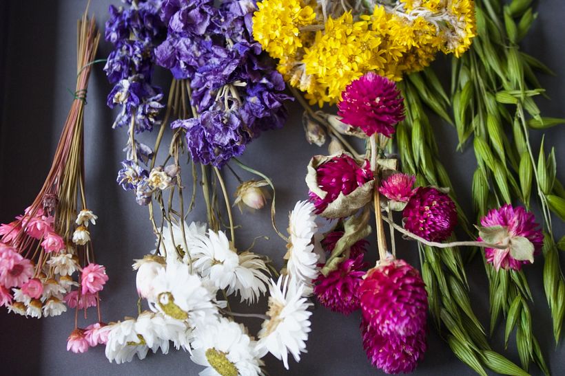 Make your own dried flower embroidery art