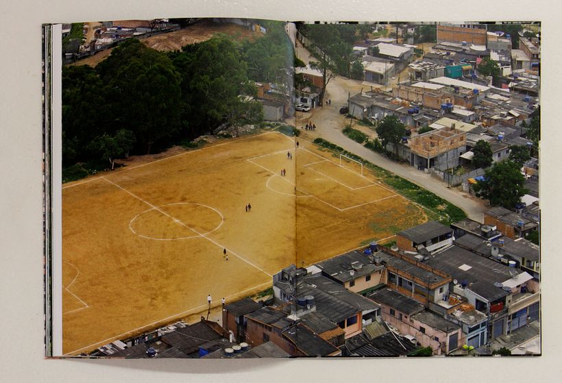 Leonardo Finotti - Futebol: Urban Euphoria in Brazil