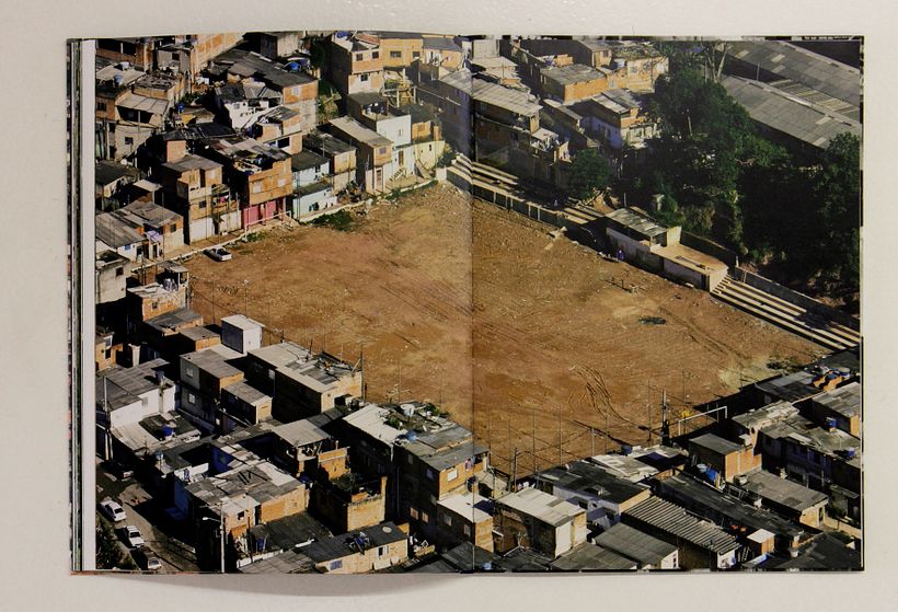 Leonardo Finotti - Futebol: Urban Euphoria in Brazil