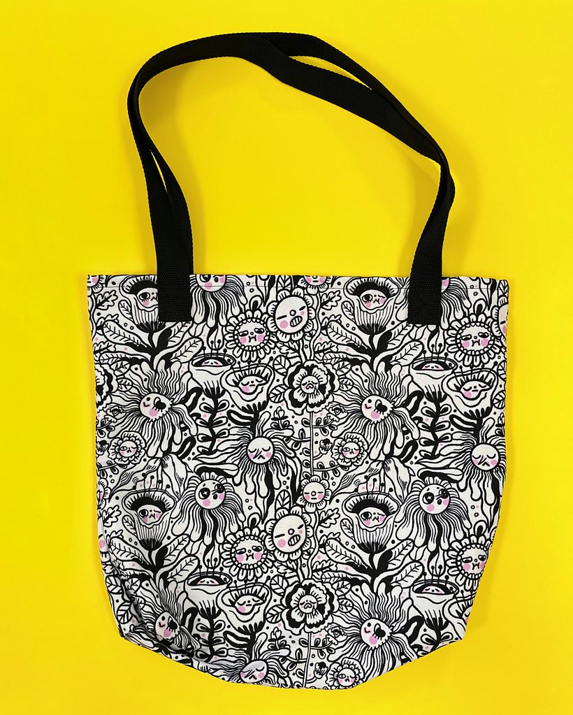 Pattern applied to the totebag.